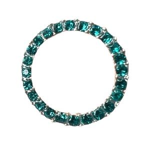 ❤️Silvertone and blue rhinetsone circular pendant